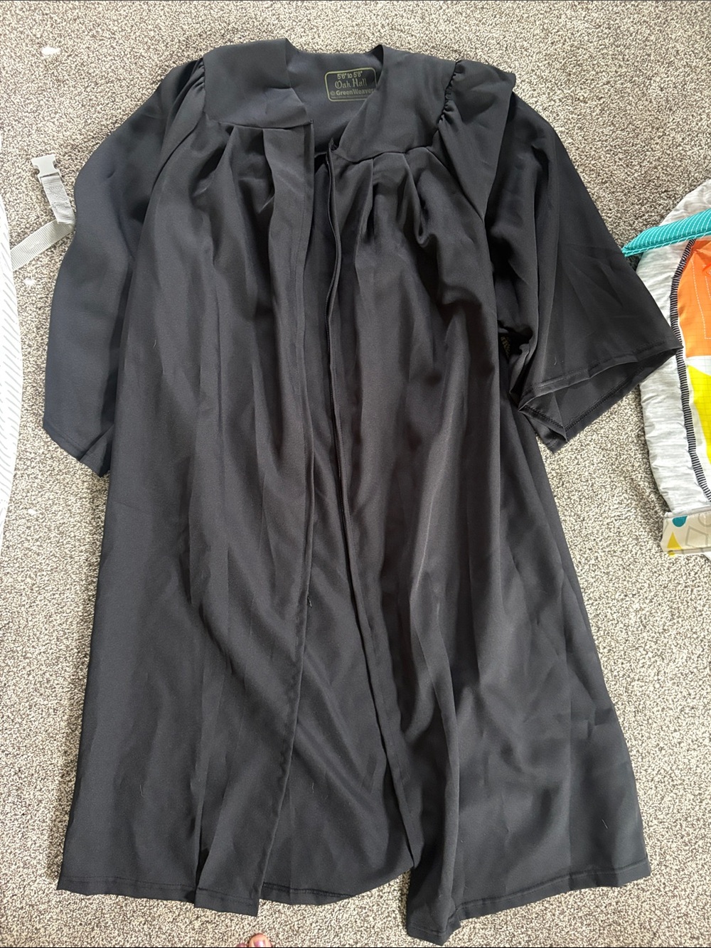 🛍️ Black Graduation Gown